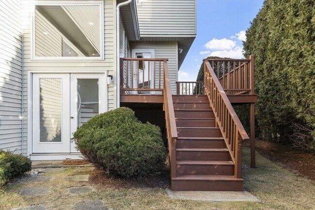 Foto del edificio - 307 Captain Eames Cir