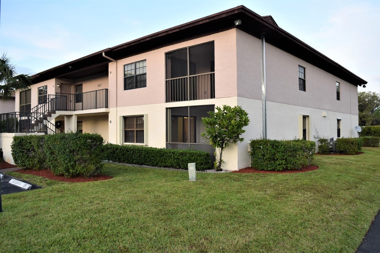 4225 S 57th Ave Unit D, Greenacres, FL 33463 Condo for Rent in