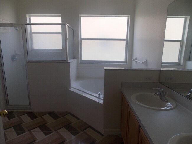 Building Photo - 72 Andora Ct
