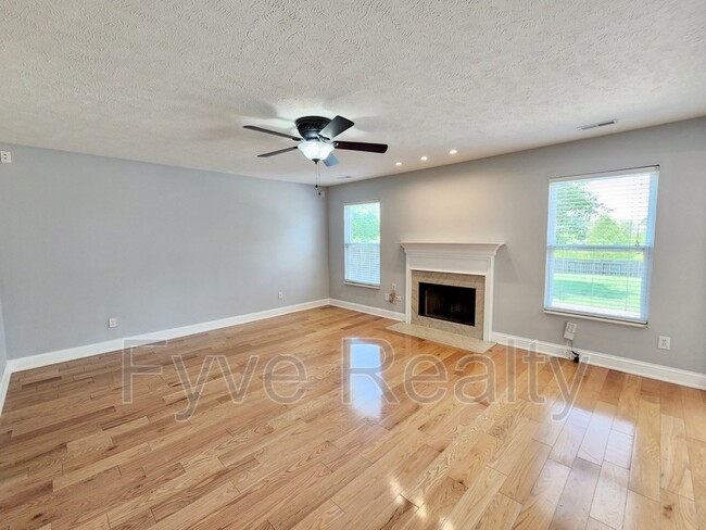 Building Photo - 4155 Longfellow Dr