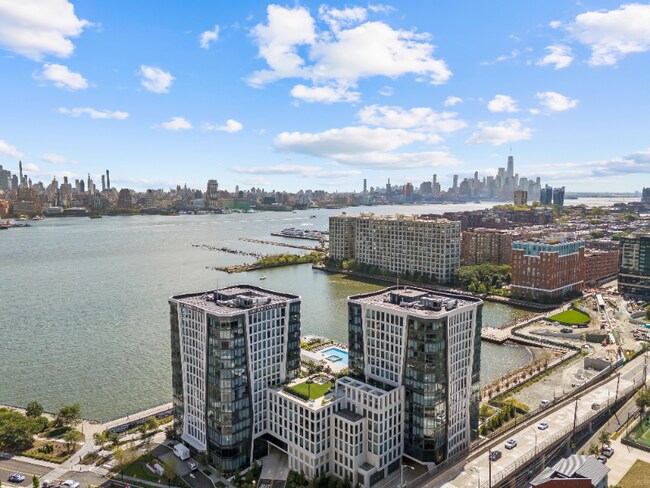 Foto del edificio - 100 Harbor Blvd