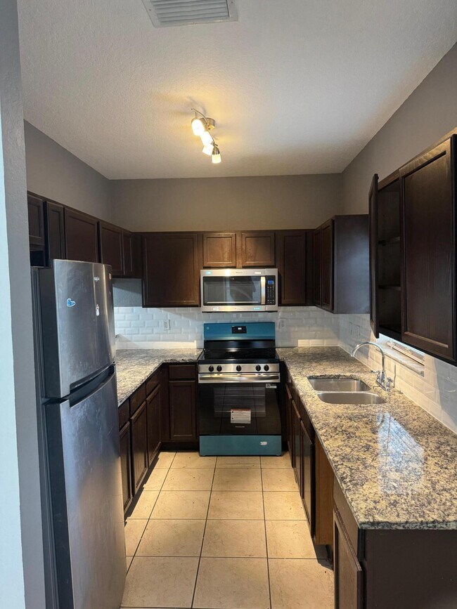 Foto del edificio - 1145 Colonial Palms Way