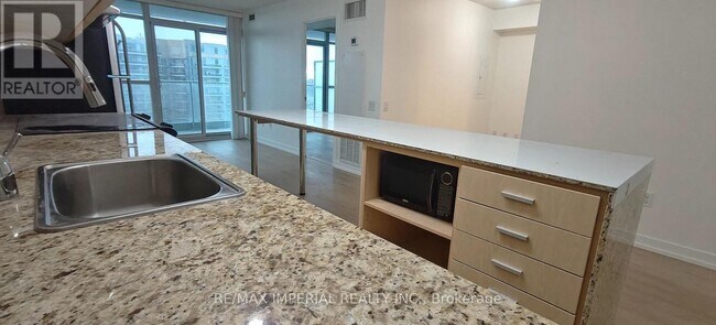 Photo du bâtiment - 33 Singer Ct