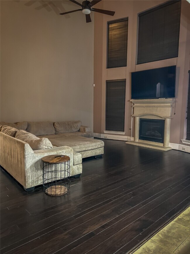 Foto del edificio - 14515 Mountain Cliff Ln