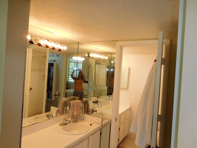 Back Bedroom - On suite - 9510 Seagrape Drive