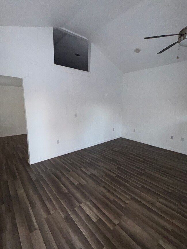 Foto del edificio - 213 S Ave E