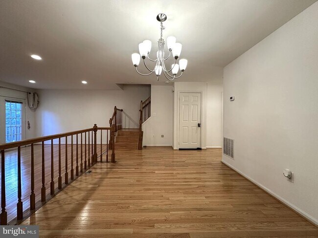 Foto del edificio - 6042 Loganwood Dr