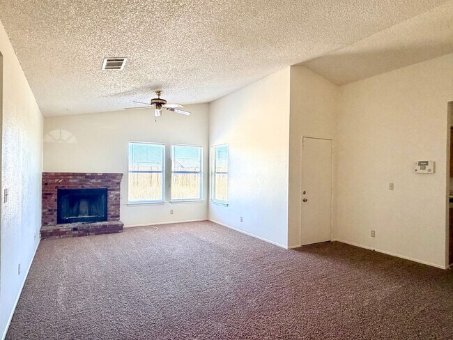Foto del edificio - 8449 Viburnum Ave