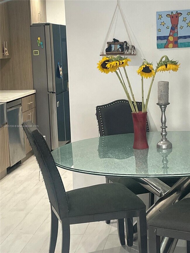 Foto del edificio - 301 Bonaventure Blvd
