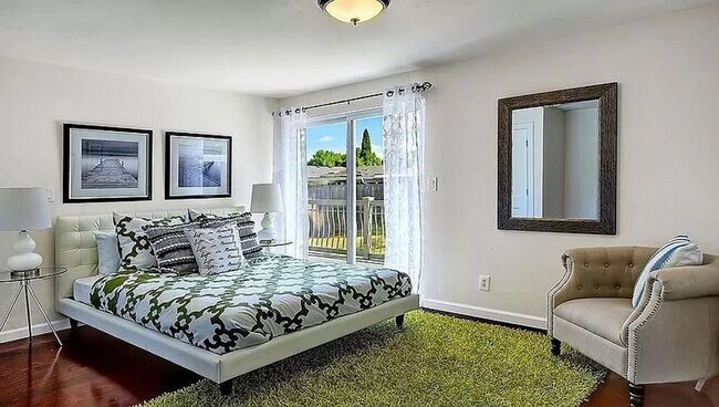 Foto del edificio - Beautiful, recently remodeled 4 bedroom, 3...