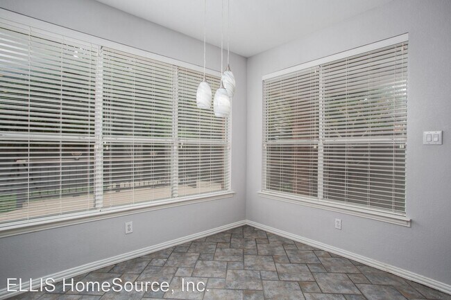Building Photo - 4 br, 2.5 bath House - 1330 Clear Creek Dr.