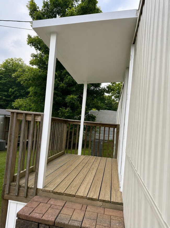 Building Photo - 833 Lovell Rd