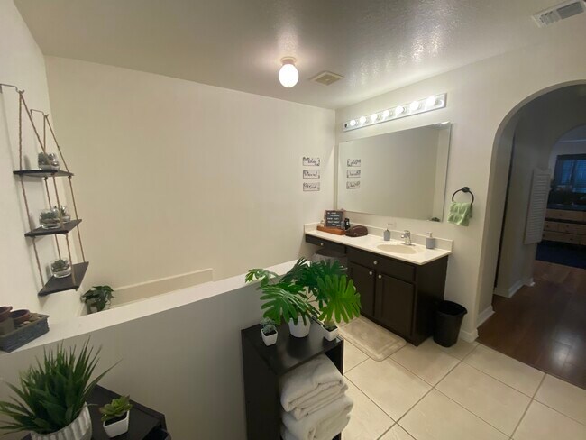 Foto del edificio - 4600 Tarrega St