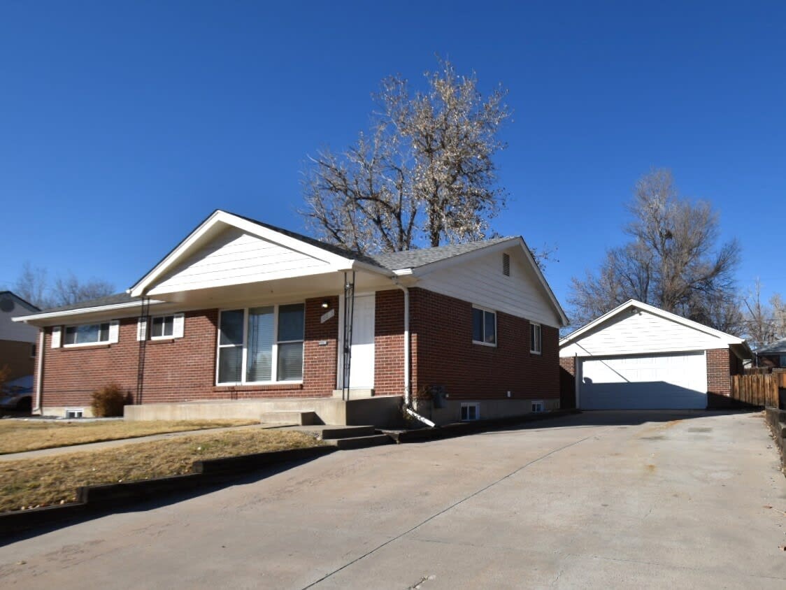 10863 Larson Dr House Rental in Northglenn, CO