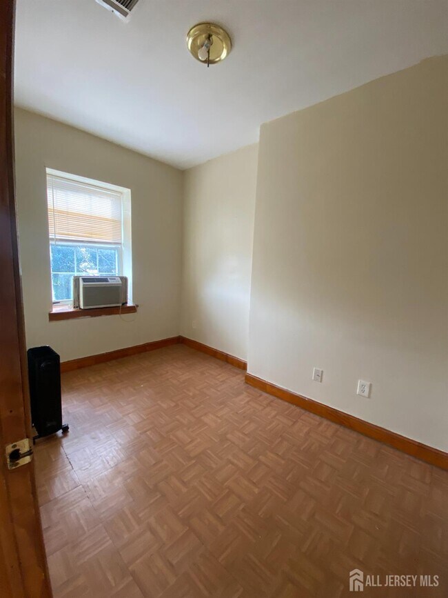 Building Photo - 98 Catalpa Ave