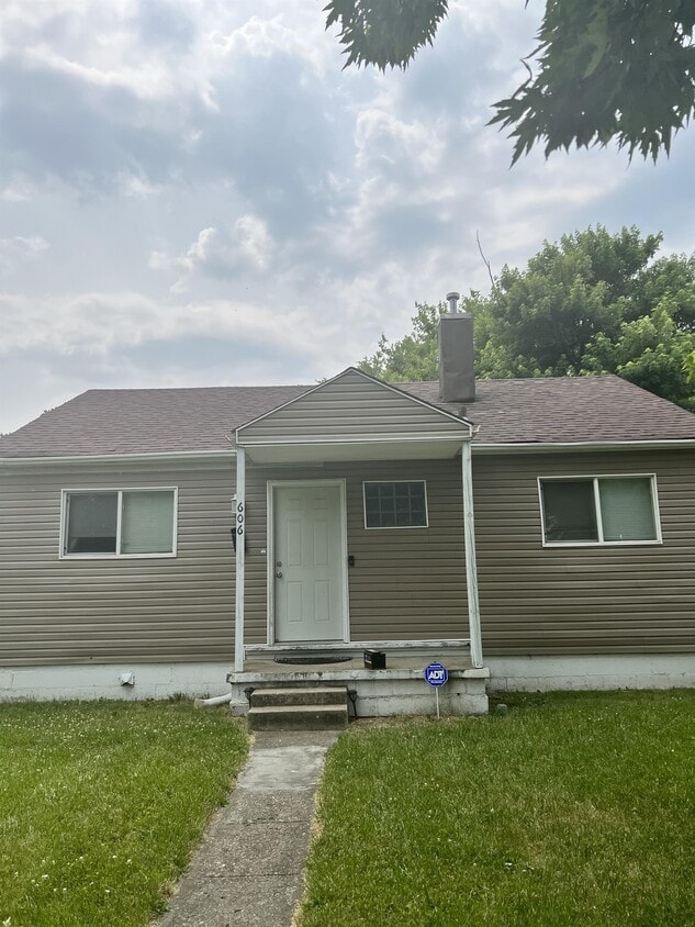 Primary Photo - 606 S Spencer Ave