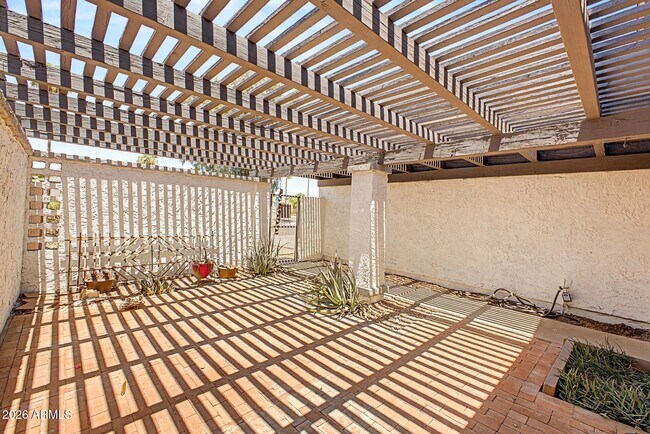 Foto del edificio - 8689 E Roosevelt Cir