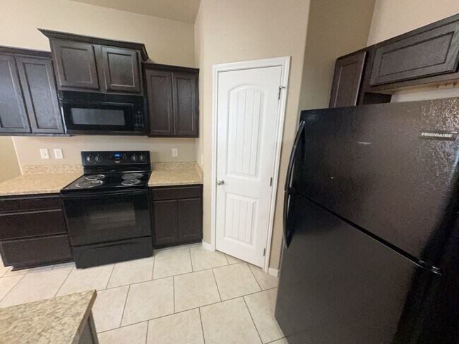 Foto del edificio - 1300 Vanguard Ln
