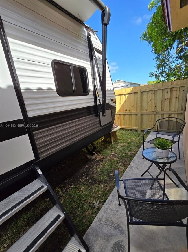 Foto del edificio - 604 SE 12th Ter