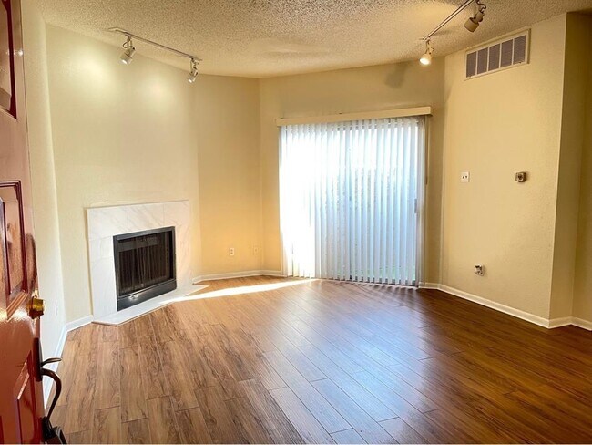 Foto del edificio - 10855 Meadowglen Ln