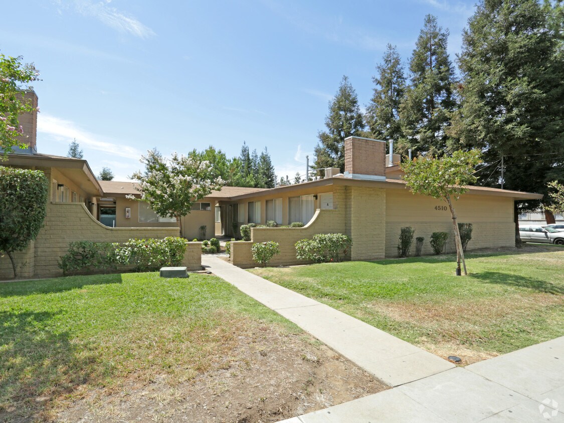 Building Photo - 4510 E Sierra Madre Ave