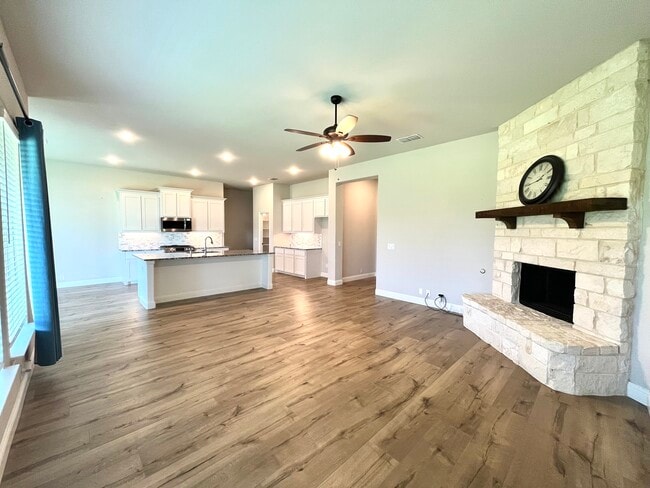Building Photo - 3000 Golden Sunset Ct