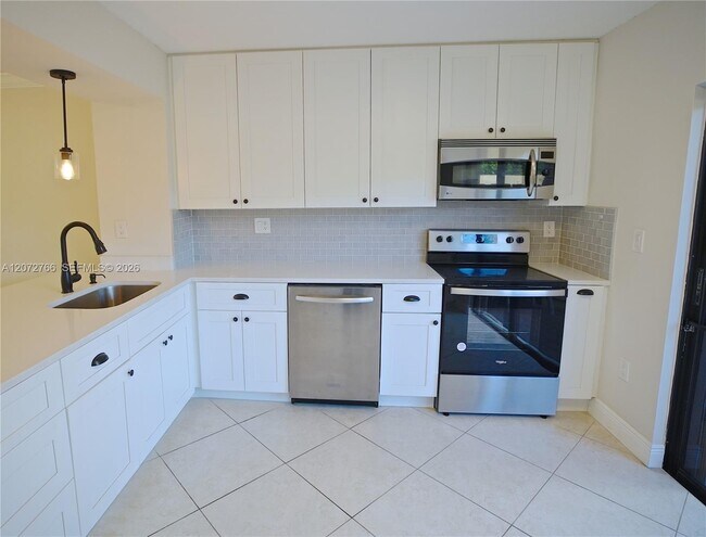 Foto del edificio - 10196 SW 77th Ct