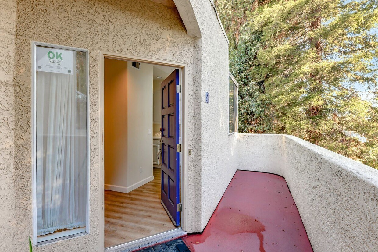 Primary Photo - 2 br, 2.5 bath House - 2585 PARK BLVD #Z208
