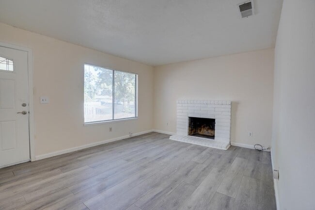 Building Photo - 2524 Pemberton Ct