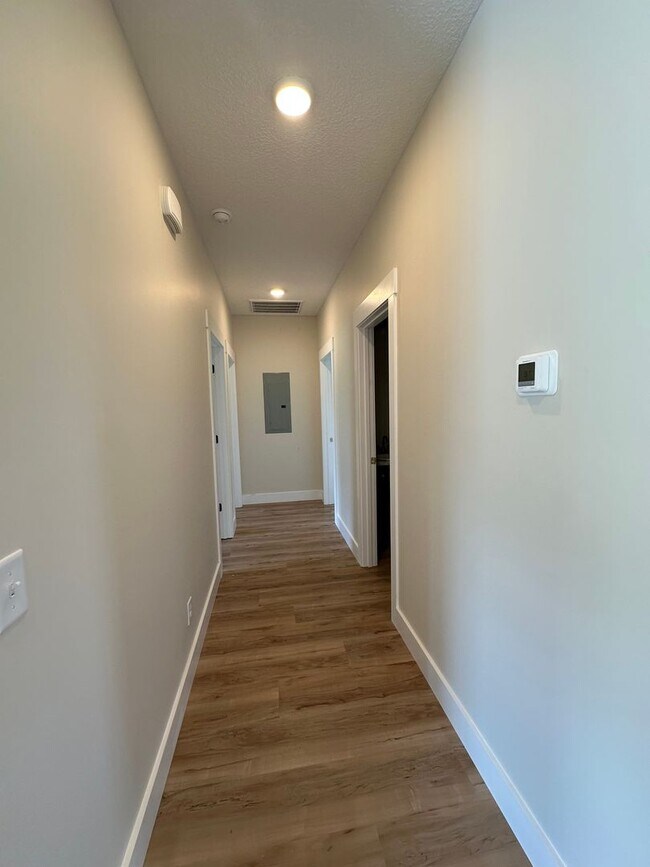 Building Photo - 3 Bed 2 Bath House