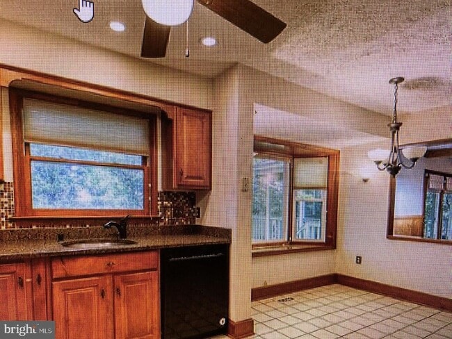 Building Photo - 3 Woodflower Ct