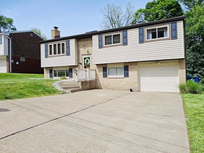 Building Photo - 62 Dundalk Dr