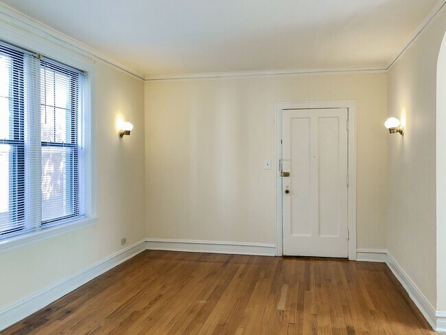 Foto del edificio - 3620 N Marshfield Ave