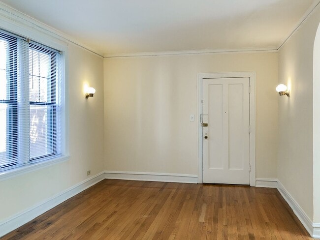 Building Photo - 3620 N Marshfield Ave