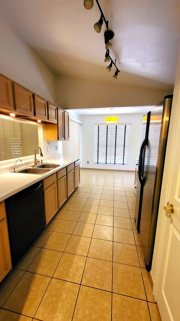Building Photo - 2 BEDROOM PATIO HOME IN AHWATUKEE!