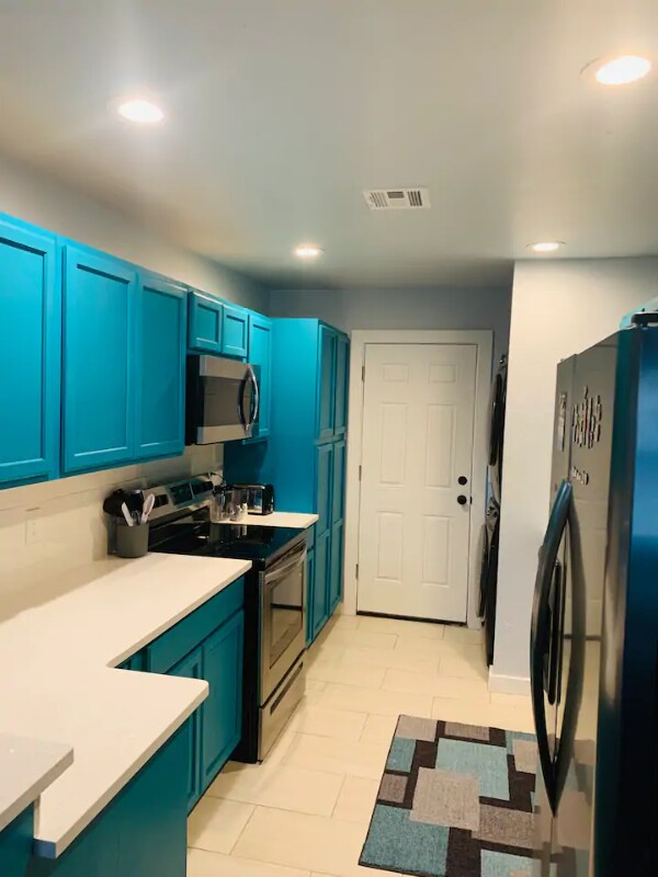 Foto del edificio - 815 E Lindsey St