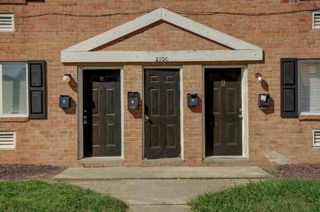 Building Photo - 2104 Phaup St