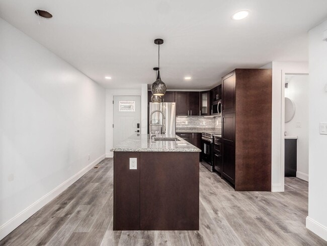 Building Photo - 3531 Sunset Dr