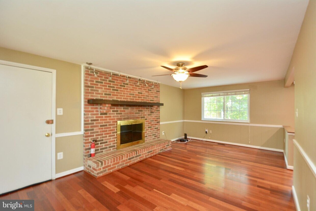 Foto principal - 9001 Fox Lair Dr