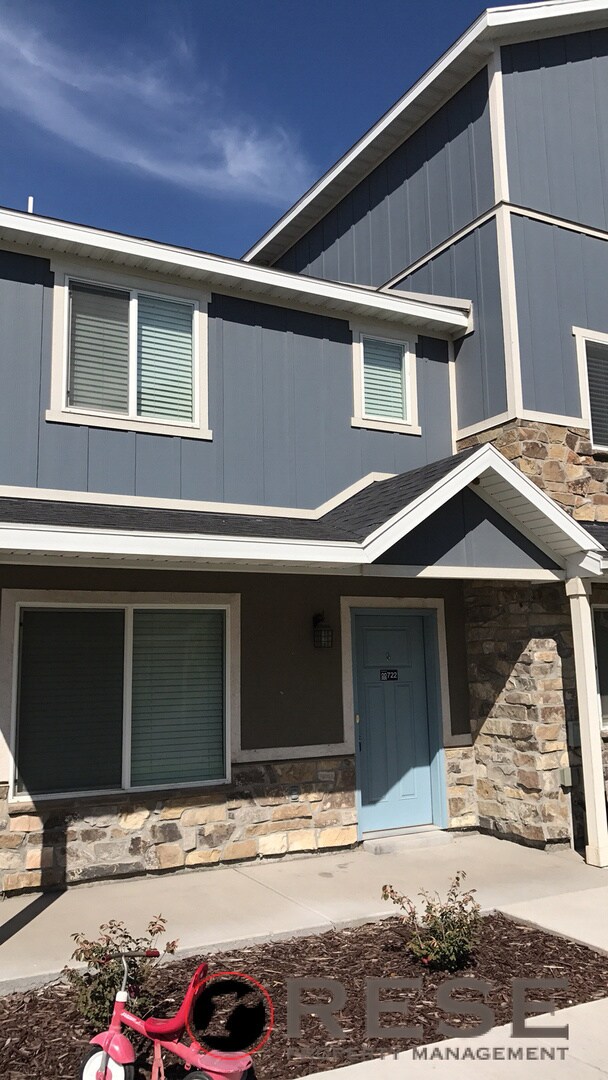 2 Story Vineyard Townhome w/ 2 car garage Townhouse for Rent in