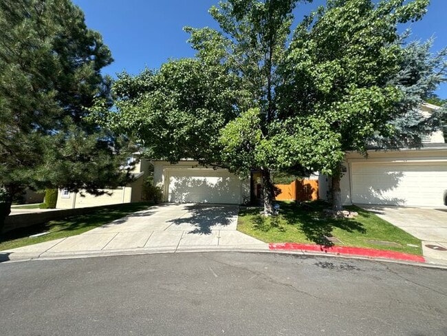 Building Photo - Adorable and Cozy 3 bed / 2.5 Bath - Avail...