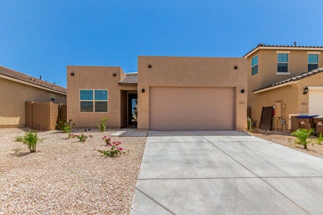 Building Photo - 3 bed/2 bath home in the BRAND NEW Pinnacl...
