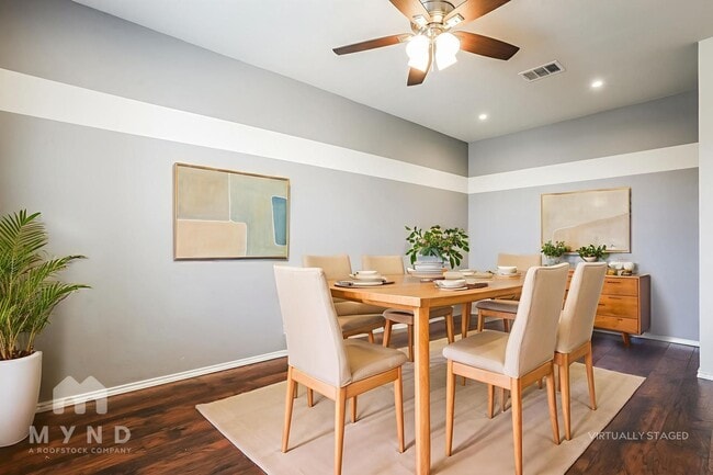 Foto del edificio - 300 Golden Butterfly Dr