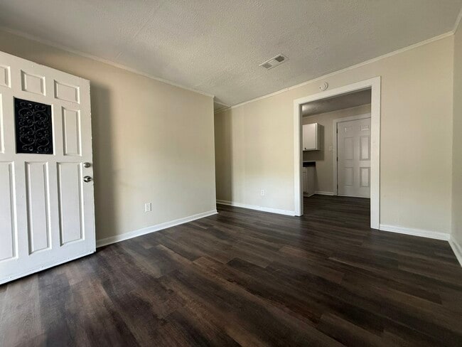 Building Photo - 1242 Airways Blvd