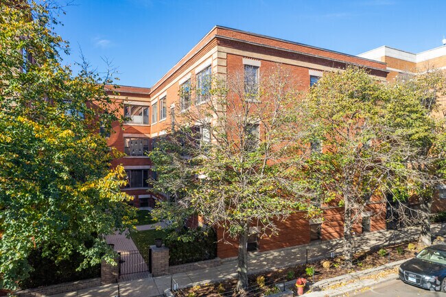 Building Photo - 4132-4142 N Kenmore Ave