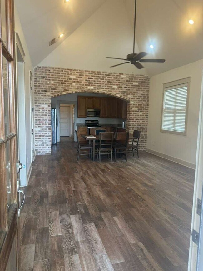 Foto del edificio - 103 Creekside Cove
