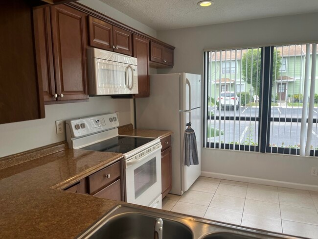 Foto del edificio - 796 Hill Dr