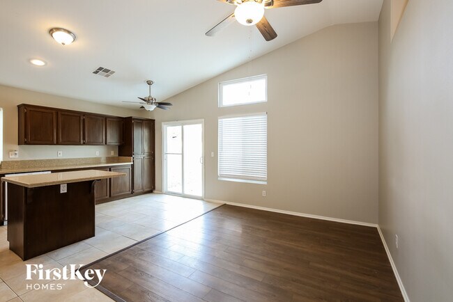 Building Photo - 5528 Oakwood Ridge St