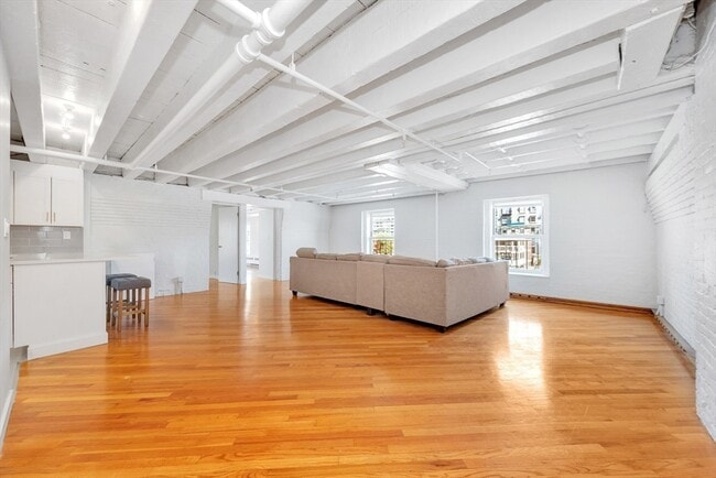 Building Photo - 33 Commercial Wharf