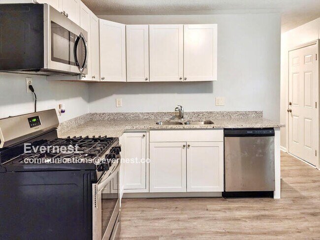 Foto del edificio - 3 Bed/1 Bath Home with Fenced Yard / Pet-Friendly / Available Now!